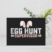 Ostereier-Jagd-Aufseher Lustiger Osterhase Kaninch Einladung (Stehend Vorderseite)