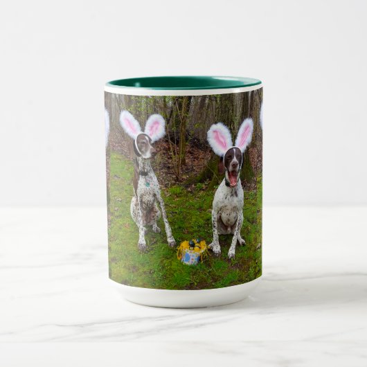 Ostereier Jagd und Party Hunde Zwei Tone Tasse (Zentrum)