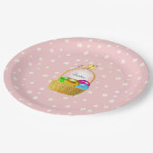 Ostereier und Weiße Blume Muster auf hellrosa Pappteller (Schrägansicht)