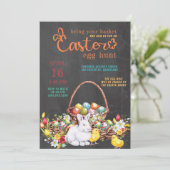 Ostereierjagd Farbenfrohe Typografie auf der Tafel Einladung (Stehend Vorderseite)