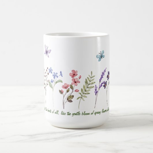 Osterfarbene Wildblumen Schmetterlinge Kaffeetasse (Mittel)