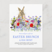 Osterfeiertag Hunt Bunny und Wildblumen Einladungspostkarte (Vorderseite)