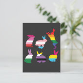 Ostergebirge LGBTQ Pride Rainbow Rabbit Gift Einladungspostkarte (Stehend Vorderseite)