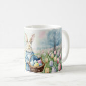 Osterhase auf einer Wiese Kaffeetasse (VorderseiteRechts)
