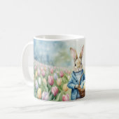 Osterhase auf einer Wiese Kaffeetasse (Vorderseite Links)