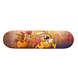 Osterhase, der ein Ei von einer wütenden Henne Skateboard