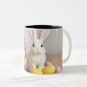 Osterhase im Korb Zweifarbige Tasse (VorderseiteRechts)