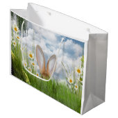 Osterhase in den Gänseblümchen Große Geschenktüte (Vorderseite Schrägansicht)