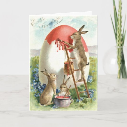 Osterhase malt Ei Vergissmeinnicht Feiertagskarte (Vorderseite)
