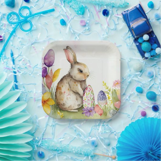 Osterhase mit bemalten Eiern im Garten Pappteller (Party)