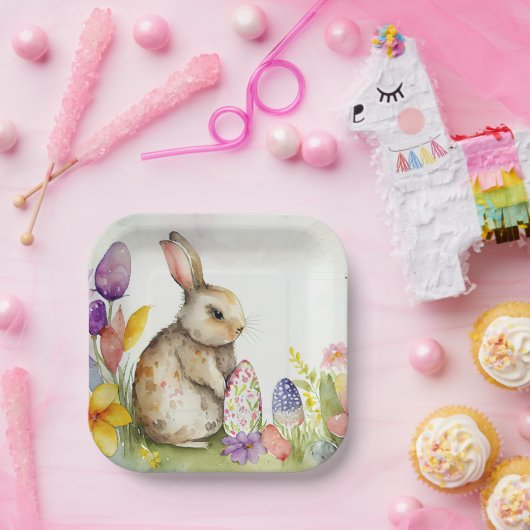 Osterhase mit bemalten Eiern im Garten Pappteller (Party)