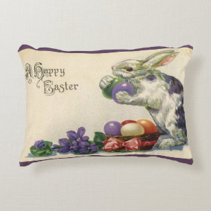 Osterhase mit Ostereiern im Korb im Vintage-Stil Dekokissen