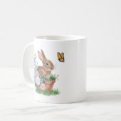 Osterhase mit Schmetterling und Blume Kaffeetasse (Vorderseite Links)