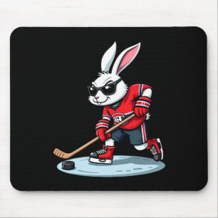 Osterhase spielt Hockey Mousepad