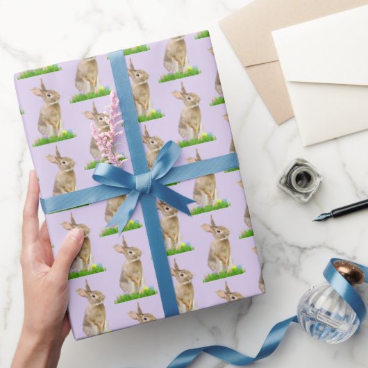 Osterhase und Eier auf Lila Geschenkpapier (Schenken)