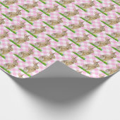 Osterhase und Eier auf Rosa Gingham Geschenkpapier (Ecke)