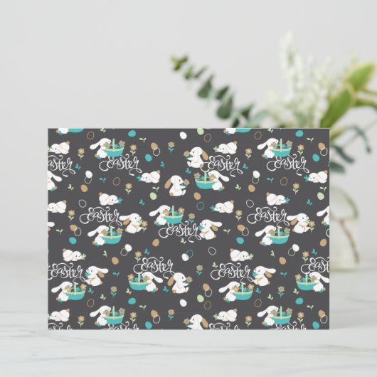 Osterhase und Eierjagdmuster am Mitternacht Einladung (Stehend Vorderseite)