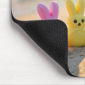 Osterhasen am Strand Mousepad (Ecke)