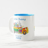 Osterhasen Lieferwagen Personalisierter Name Zweifarbige Tasse (Vorderseite Links)