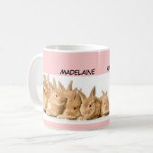Osterhasen-Rosa personalisiert Kaffeetasse (Vorderseite Links)
