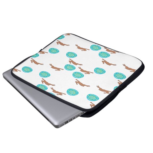 Osterhasen und Eier in Weiß Laptopschutzhülle (Vorne Knopf)