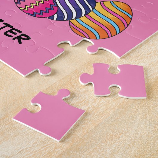 Osterkaninchen im Korb mit Eierpuzzle. Puzzle (Seite)