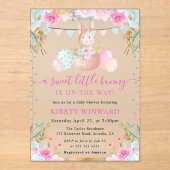 Osterkaninchen und Blume Kinderdusche Acryleinladungen (Vorderseite)