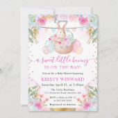 Osterkaninchen und Blume Kinderdusche Einladung (Vorderseite)