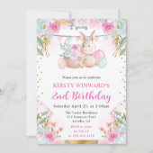 Osterkaninchen und Blume zum Geburtstag Einladung (Vorderseite)