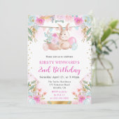 Osterkaninchen und Blume zum Geburtstag Einladung (Stehend Vorderseite)