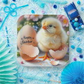 Osterkiche, die aus der Muschel des Eiers hervorge Pappteller (Party)