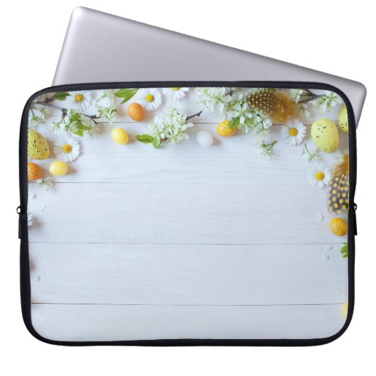 Osterkirschmuck: Gelbe Eier. Laptopschutzhülle (Vorderseite)