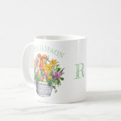 Osterkörbe Gelbe Lila Floral Monogramm Name Kaffeetasse (Vorderseite Links)