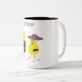 Osterküken mit personalisiertem Namen. Zweifarbige Tasse (VorderseiteRechts)