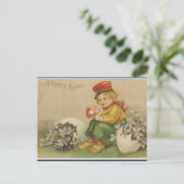 Osterlicher Junge mit Blumen und Ei Postkarte (Stehend Vorderseite)
