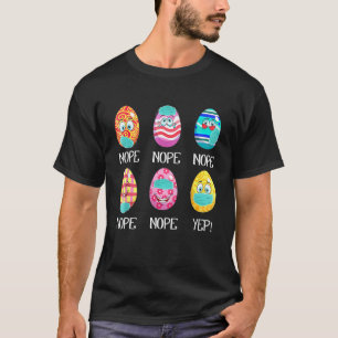 Ostern: Eier mit Gesichtsmaske falsch unter Quaran T-Shirt