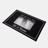 Ostern ist er vor der Tür. Fußmatte (Schrägansicht)