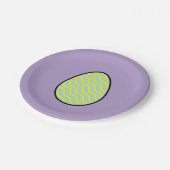 Osterplatte, lila, grün und gelb gestreiftes Ei Pappteller (Schrägansicht)