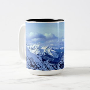 Österreichische Alpen im Winter Zweifarbige Tasse