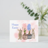 Osterrosa Blauer Kaninchen Blumenkorb Feiertagspostkarte (Stehend Vorderseite)