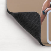 Ostersonnenmädchen sitzt auf Rundwürfel Mousepad (Ecke)
