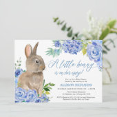Ostersonnige blaue Blütendusche Baby Einladung (Stehend Vorderseite)