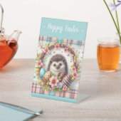 Osterwasserfarbe Kariert Baby Igel Sockelschild (In SItu)