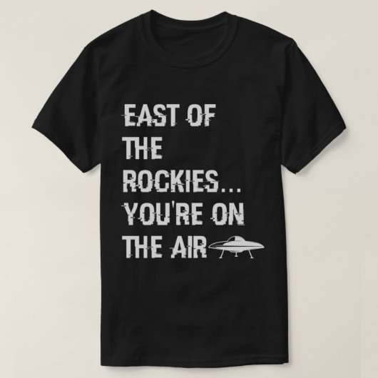 Östlich des Rockies Art Bell Sprichworts T-Shirt (Design vorne)
