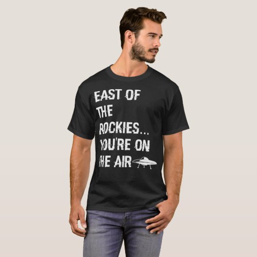 Östlich des Rockies Classic Art Bell Sprichworts T-Shirt (Vorne ganz)