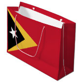 Osttimor-Flagge Große Geschenktüte (Vorderseite Schrägansicht)