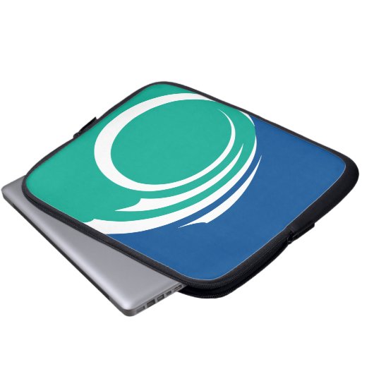 Ottawa Flag on Laptop Sleeve (Vorne Knopf)