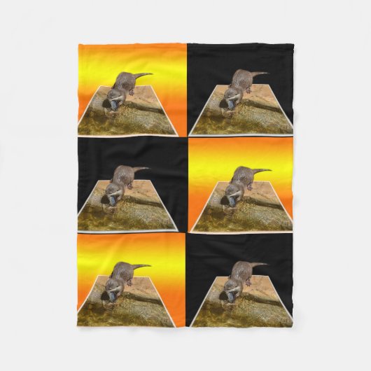 Otter, Gelb und Schwarz, kleine Fleecedecke (Vorderseite)