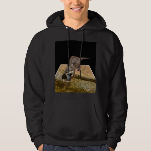 Otter isst Fisch, Mens Black Sweatshirt (Vorderseite)