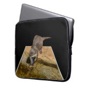 Otter isst leckeren Fisch, Laptopschutzhülle (Vorderseite Links)